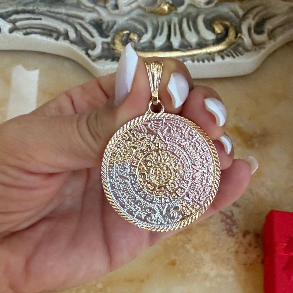 New tri color Aztec sun calendar Pendant - Picture 4 of 9